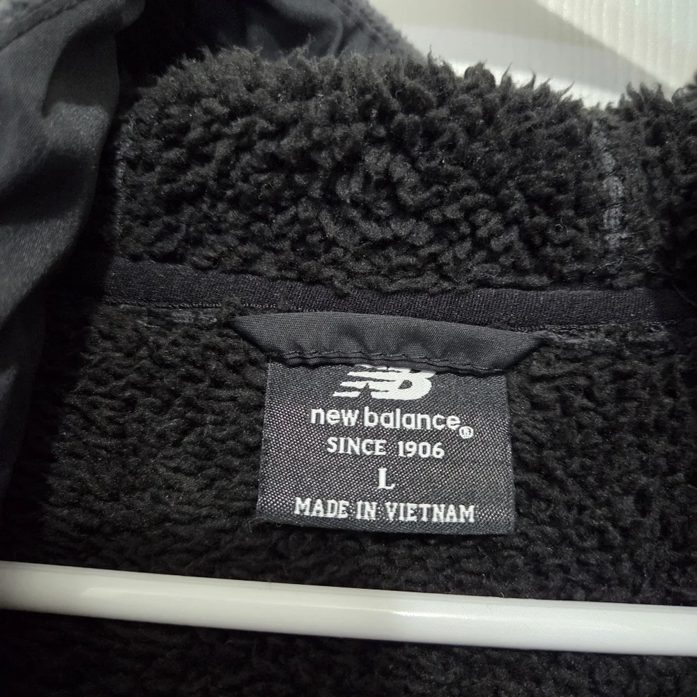 New Balance details hood